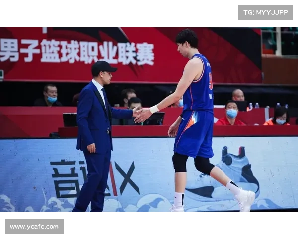 CBA常规赛：哈勒尔7中5得到12分，新疆半场49-69落后浙江